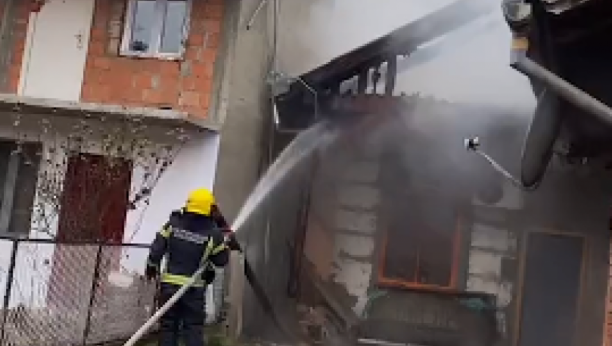 POŽAR U BEOČINU Velika borba sa vatrenom stihijom u stambenoj zgradi (VIDEO)