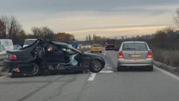 BMW NALETEO NA VOZILO GRADSKOG PREVOZA Na Novom Obrenovačkom dvoje povređeno, hitno prebačeni u Urgentni! (FOTO/VIDEO)