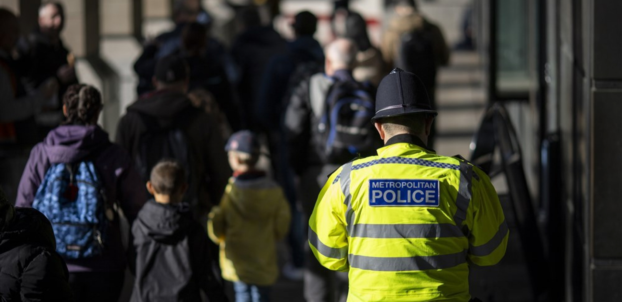 LJUDI IZBODENI U METROU? Drama u Londonu, policija blokirala kvadrat, policija i hitna na terenu