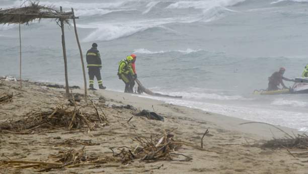 VELIKA TRAGEDIJA U ITALIJI Najmanje 27 mrtvih migranata pronađeno na plaži
