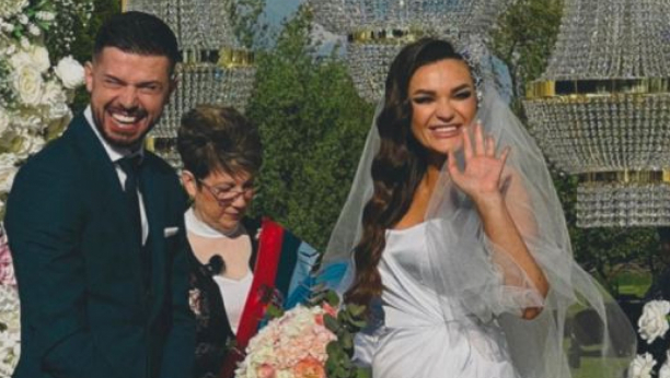 NA SVADBI OTKRILI POL BEBE Tamara Milutinović organizovala je tajno venčanje, a u jednom trenutku proleteo je avion koji je ispustio boju i iznenadio sve prisutne! (FOTO)
