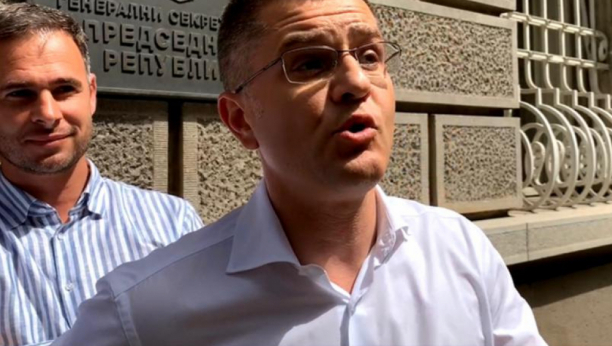 KAKAV BEDNIK Jeremić sa pajtosima upao u Predsedništvo da linčuje Vučića, a sada protestuje "protiv nasilja" (VIDEO)