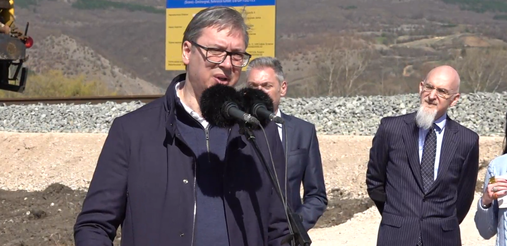 Predsednik Srbije Aleksandar Vučić obilazi radove na rekonstrukciji pruge od Niša do Dimitrovgrada