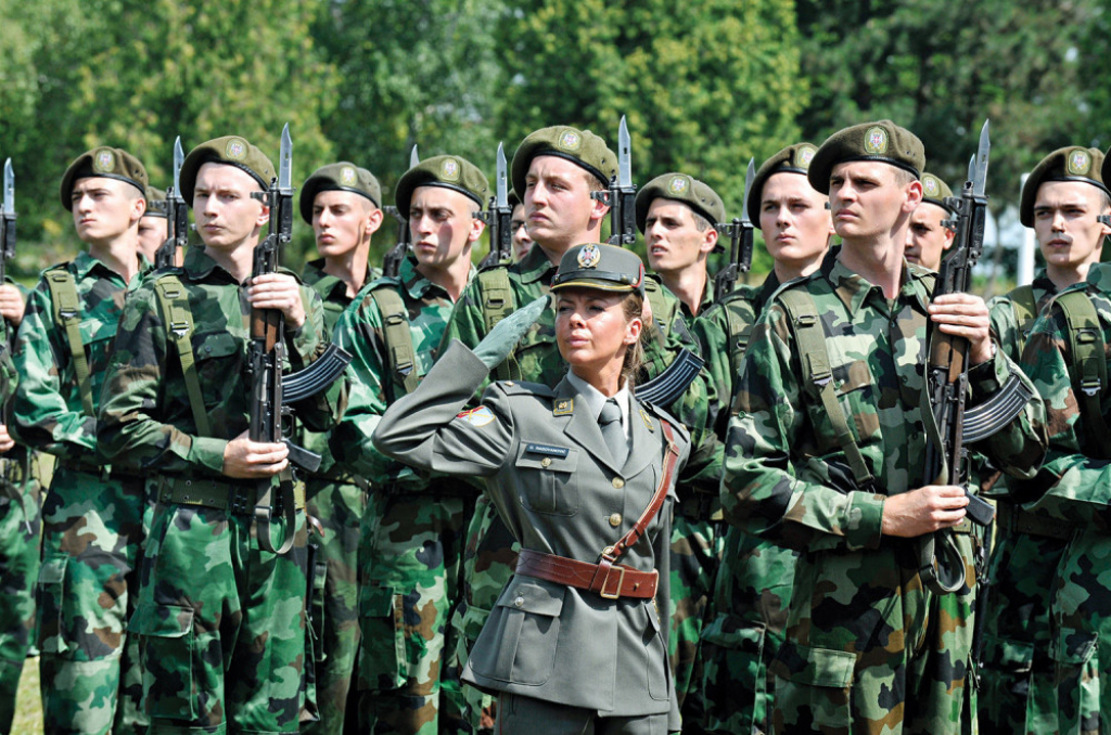 U Vojsci Srbije više od 200 žena sa oficirskim činom 