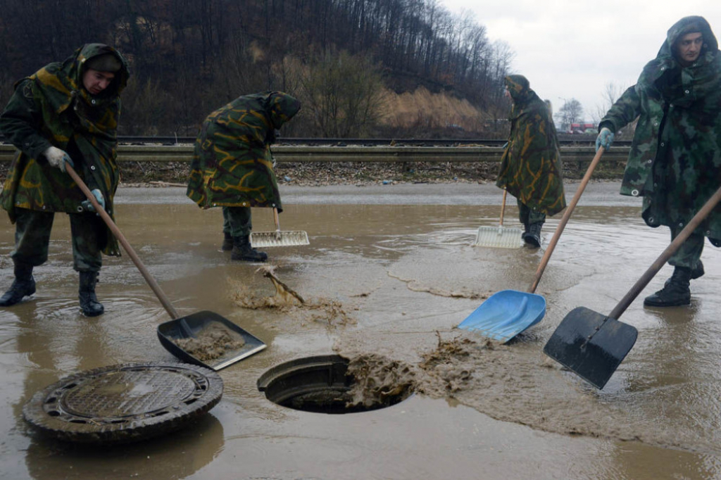 Poplave Vojska Srbije pomaže u Lučanima