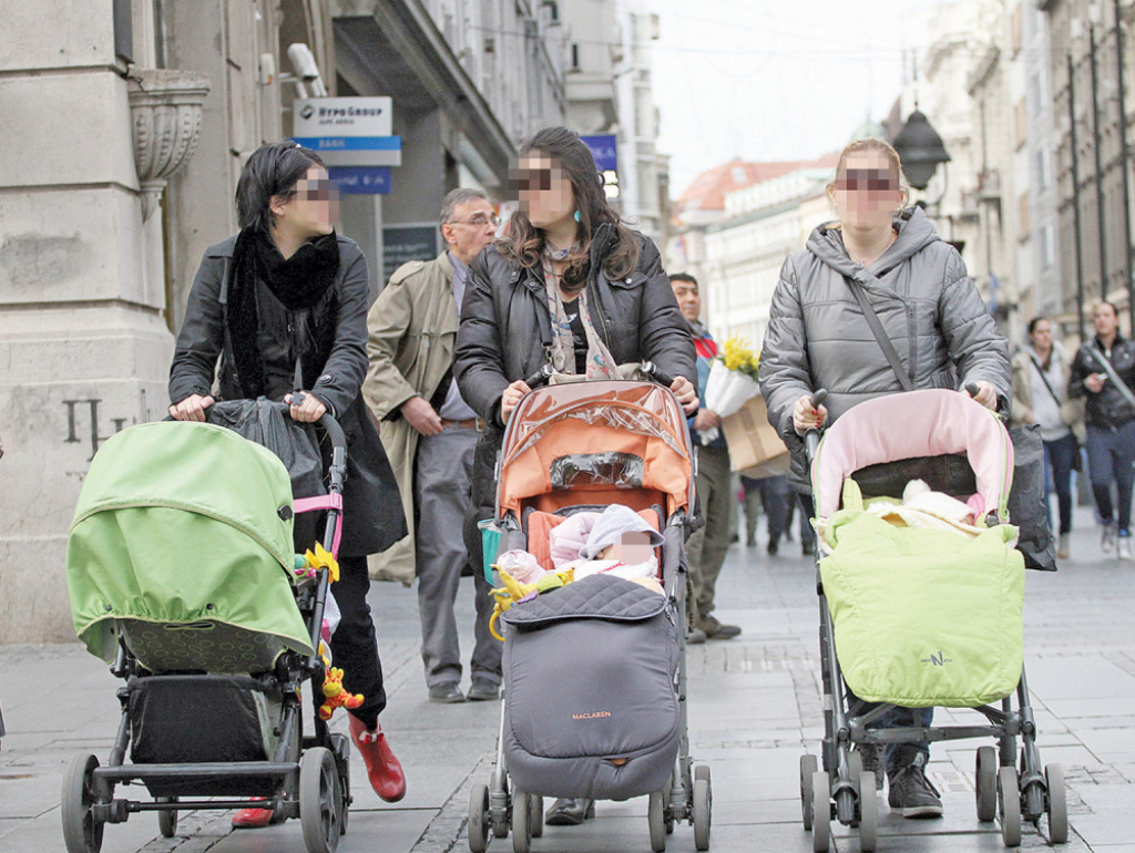 Političarima puna usta brige o porodici, ali u teoriji