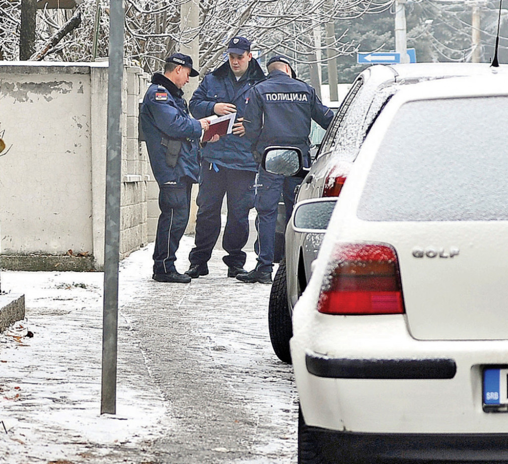 Trojica policajaca juče su ušla u dom Vukelićeve 