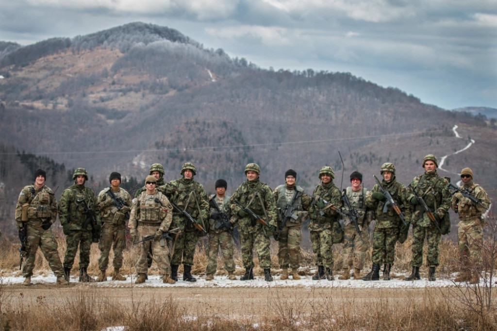 Srpska vojska na Kosovu, u zajedničkoj patroli sa Kforom