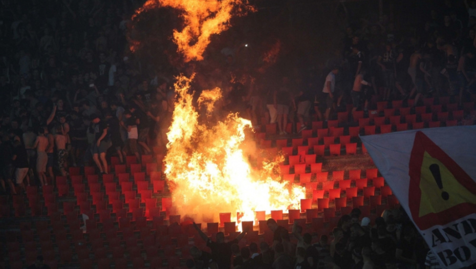 Grobari pale stadion