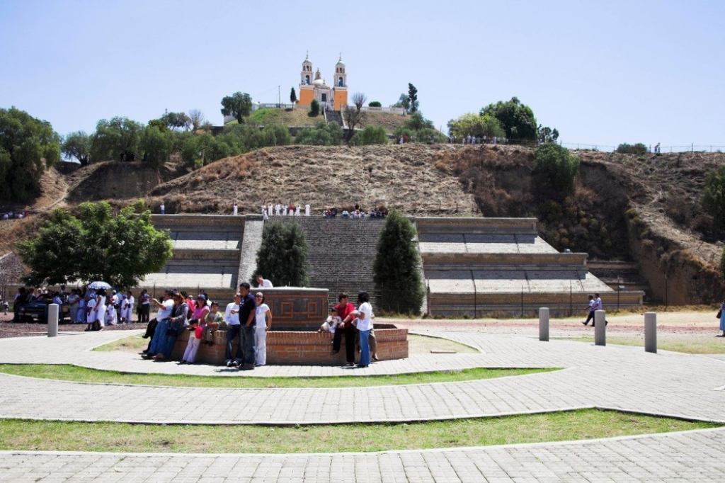 Crkva na vrhu piramide u Puebli