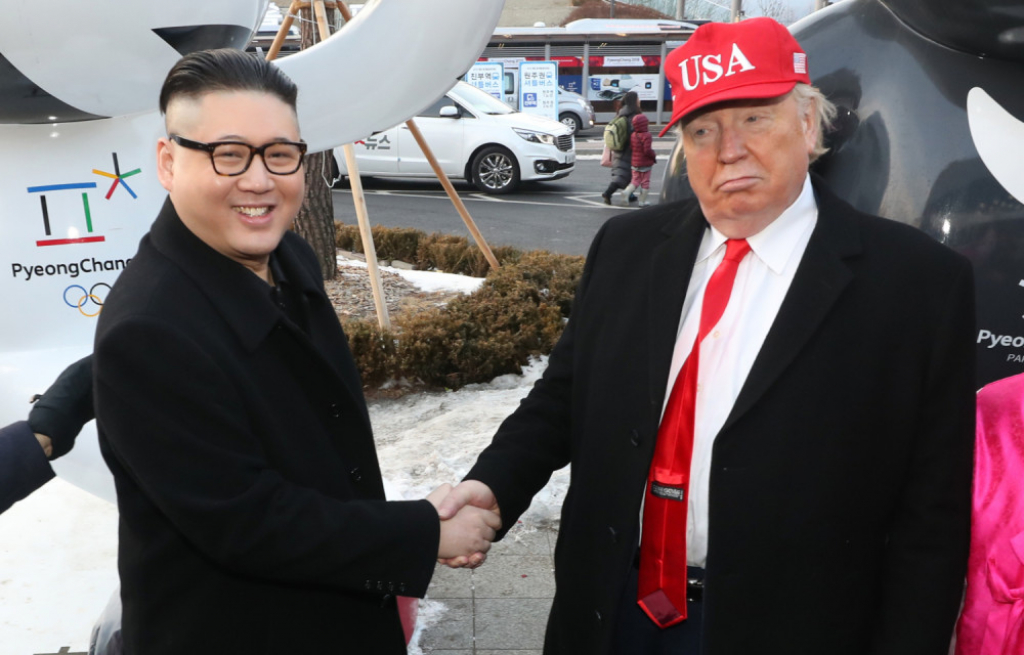 Dvojinici Kim Un Džonga i Donalda Trampa