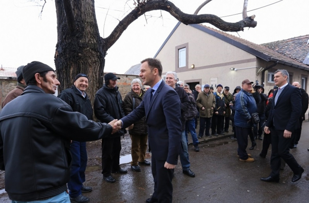 Siniša Mali u Batajnici sa penzionerima