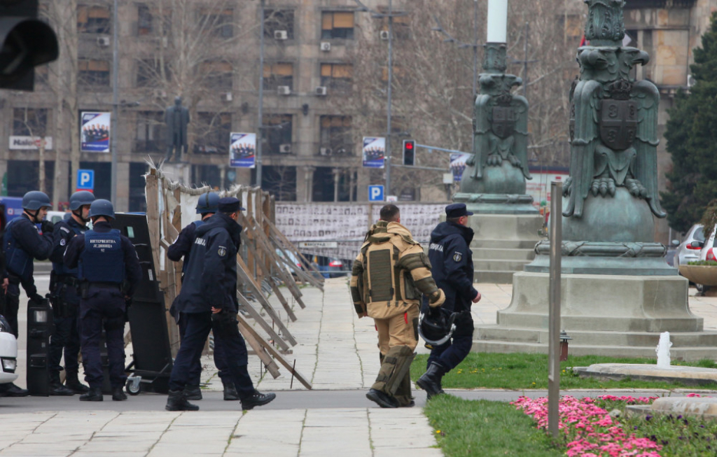  Policija u akciji ispred Skupštine