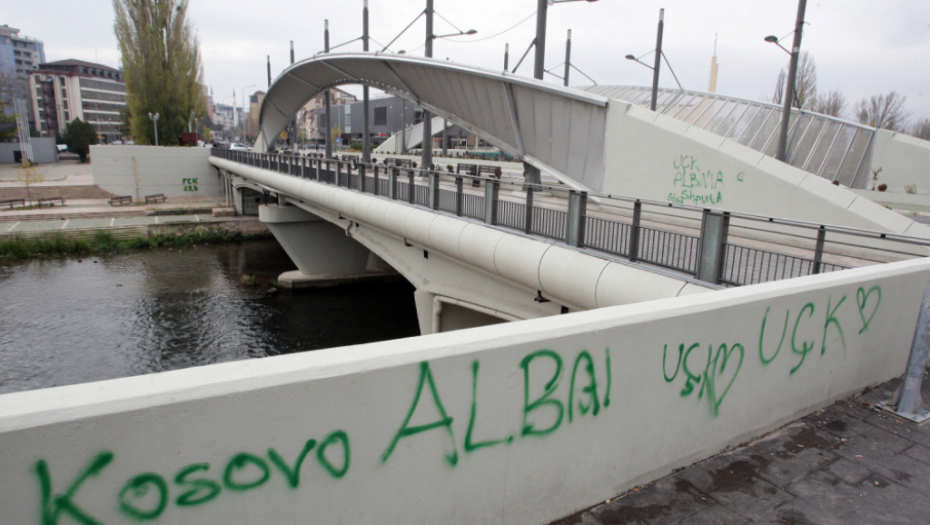 Kosovska Mitrovica, spomenik knezu Lazaru, most