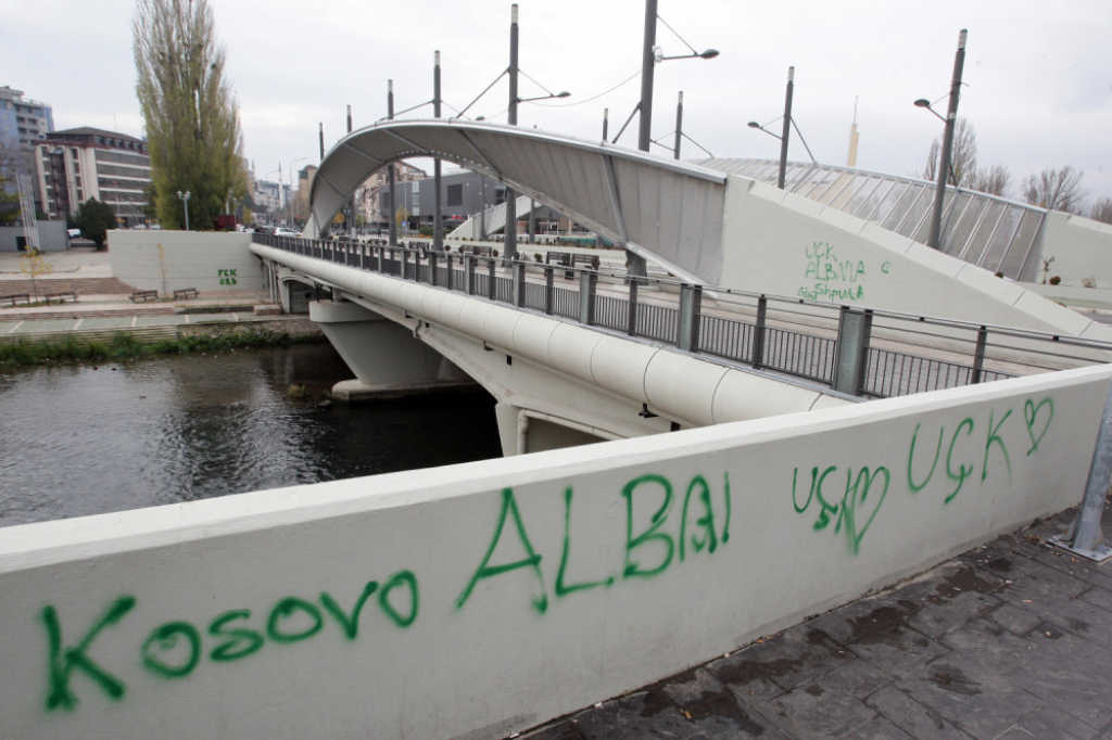 Kosovska Mitrovica, spomenik knezu Lazaru, most