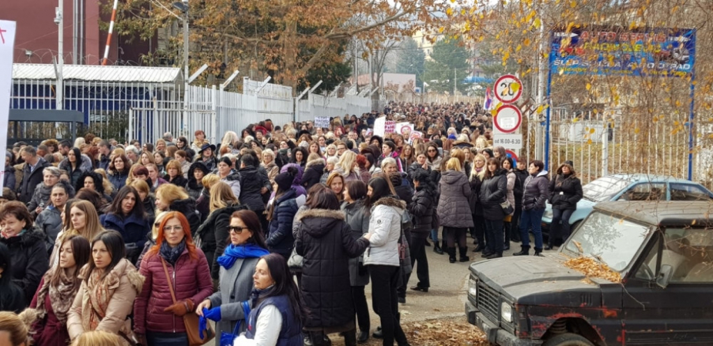 Srpskinje protestuju u Kosovskoj Mitrovici