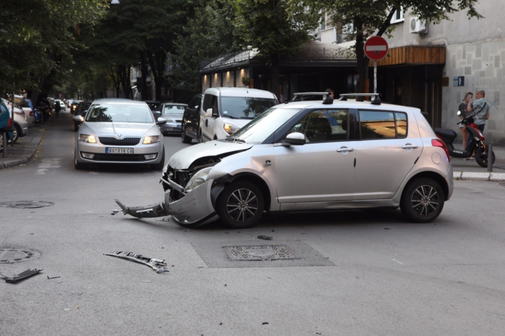 Saobraćajka, Strahinjića Bana, policija, udes