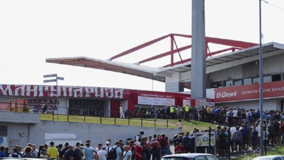 gužva ispred stadiona &quot;Rajko Mitić&quot;