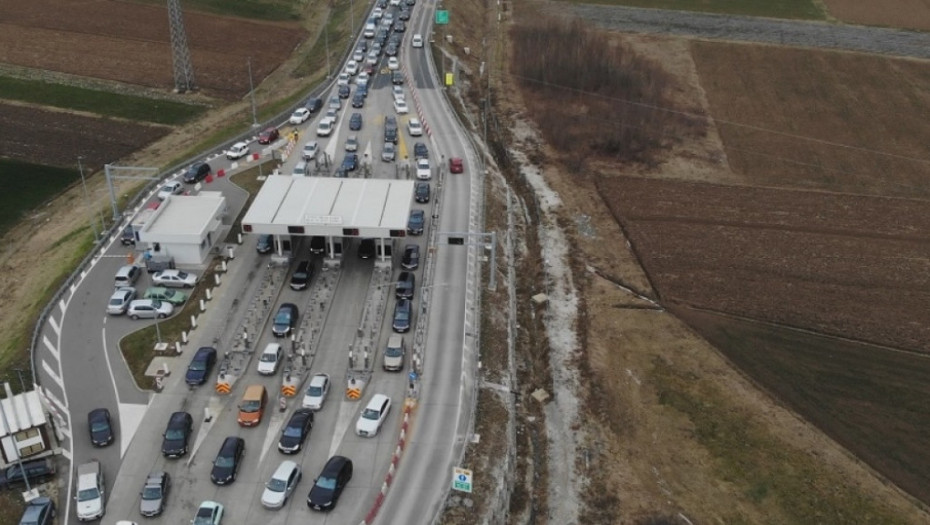 Zbog praznika gužva na autoputu