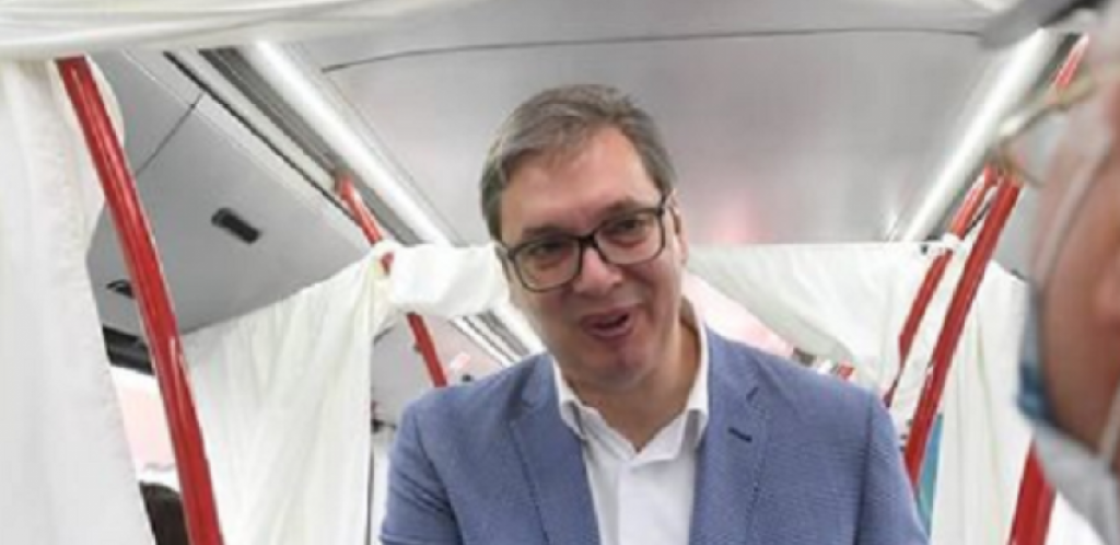 PREDSEDNIK OBILAZI VAKCINALNE PUNKTOVE U OBRENOVCU I UBU Vučić: Ljudi obično ne veruju dok se to njima ne desi, vakcina vam garantuje da ćete preživeti koronu (VIDEO)