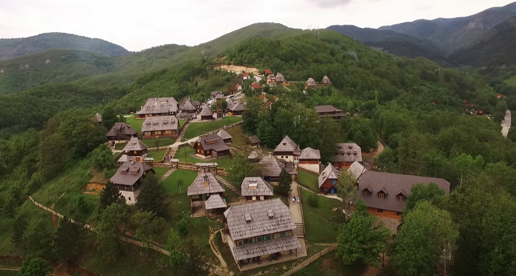 NOVAK STIGAO U SRBIJU! Đoković posetio poznato turističko mesto koje krije velike tajne i dugu tradiciju! (FOTO)