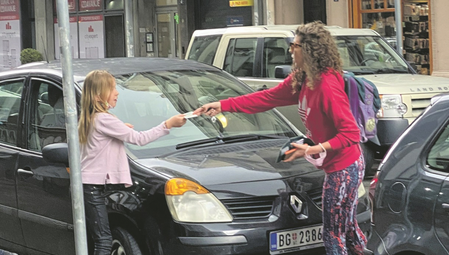 EKSKLUZIVNI PAPARAZZO! Otkrivamo šta radi Janjuševa žena, dok je on u ljubavi sa Majom (FOTO)