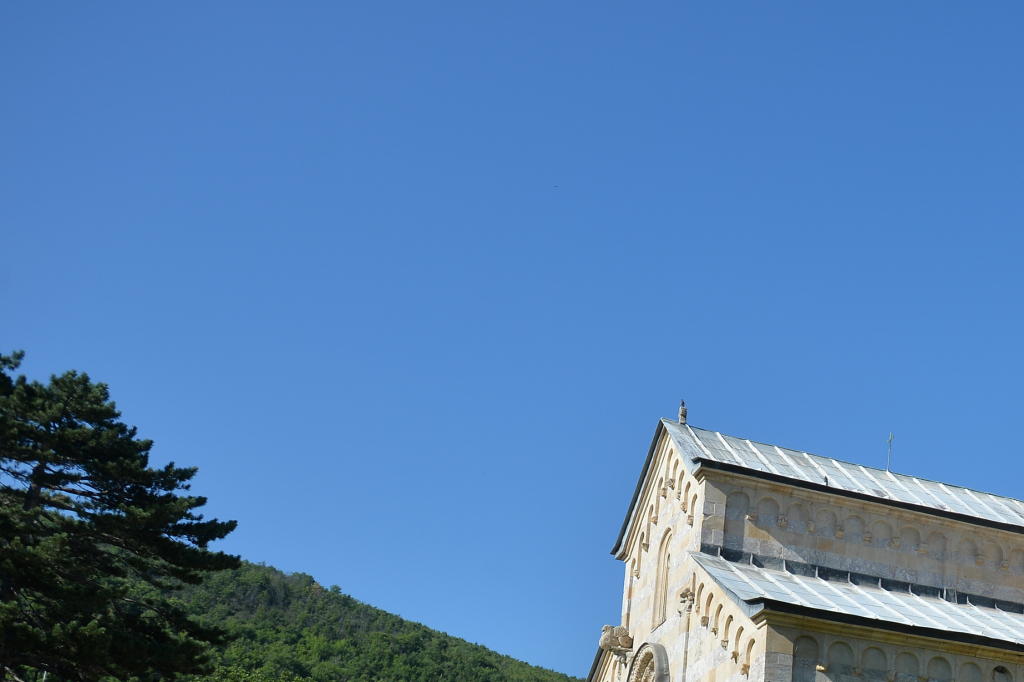 REALNOST JEDNE ŠIZOFRENIJE Albanci sada žele odštetu od Srbije za uništene spomenike na Kosovu i Metohiji