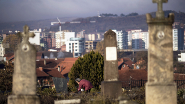 "TI SI ŽIV?" Sašu sahranili u Sremskim Karlovcima, a onda je viđen kako šeta po Novom Sadu!