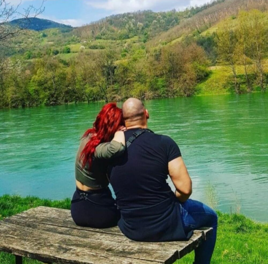 BRESKVICA JE DALEKA PROŠLOST Vojaž uživa u ljubavi sa prelepom manekenkom, slike na Instagramu ih odale (FOTO)