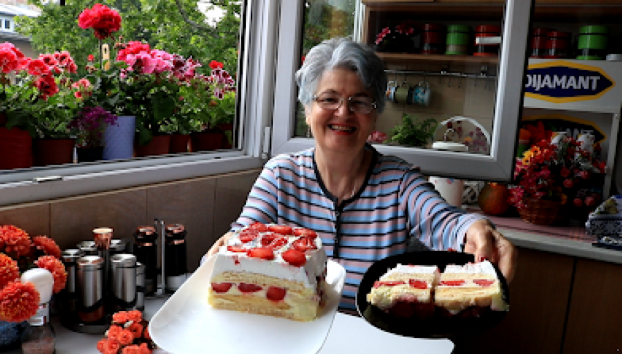 SREĆA NA TANJIRU: Voćna torta,  popravlja raspoloženje, bolje od slasoleda!