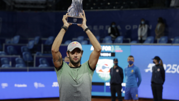 NJEMU JE FEDERER OBEZBEDIO POTENCIJALNI DUEL SA ĐOKOVIĆEM! U ljubavi je sa bivšom devojkom Noletovog najvećeg kritičara, a boravak u Beogradu mu se jako isplatio!