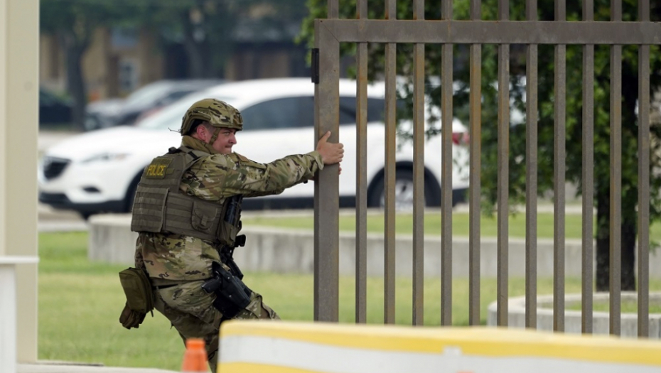 POTERA U VOJNOJ BAZI Napadači se infiltrirali, Amerika evakuiše vojnike!