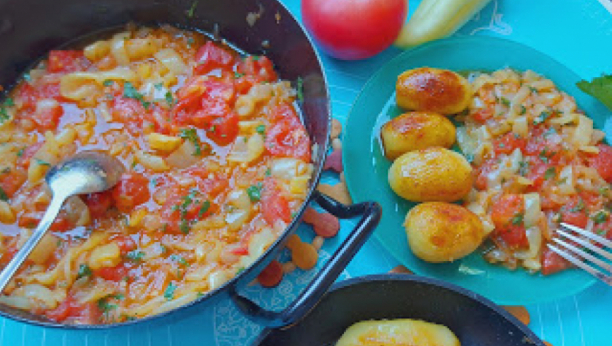 RECEPT ZA NAJOMILJENIJE SRPSKO JELO - Sataraš sa mladim krompirićima, spreman za tili čas (VIDEO)