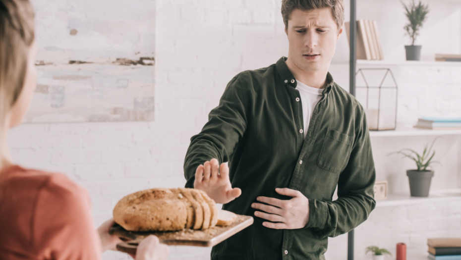 PODMUKLO RAZARA ORGANIZAM Šest znakova osetljivosti na gluten, jedan je glavobolja