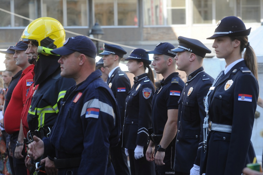 SVEČANI DEFILE U KNEZ MIHAILOVOJ Sutra se obeležava Dan Ministarstva unutrašnjih poslova i policije - niz manifestacija u Beogradu