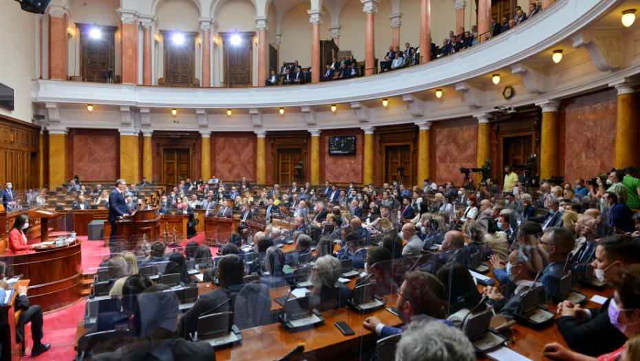 MINISTRI SE NISU OSOLILI U MORU Pakleno leto za političare, niko nije išao na odmor