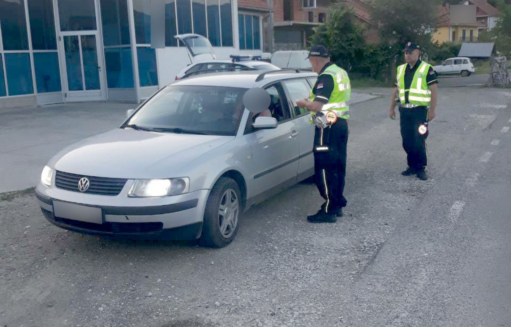 MUNJEVITA AKCIJA POLICIJE, NIJE BILO IZUZETAKA Svi su odmah sankcionisani, utvrđeno preko 11.000 prekršaja (FOTO)