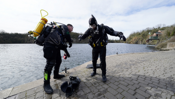 TRAGEDIJA U RIPNJU Utopio se mladić, ronioci pretražuju jezero!