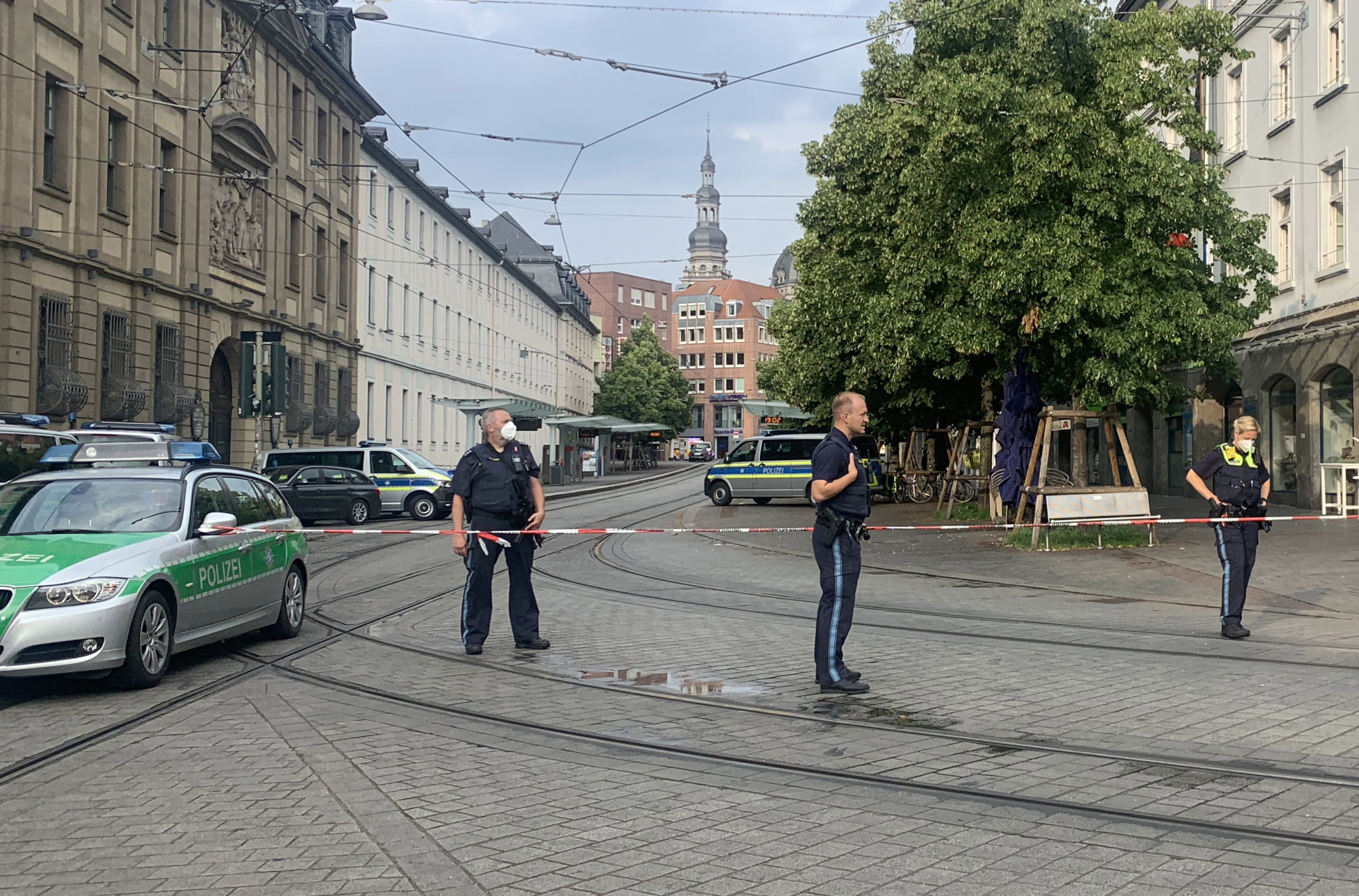 DETALJI UŽASA U NEMAČKOM GRADU VICBURG: Mladić tražio najveći nož od prodavačice, a onda je zaklao nju i prolaznice