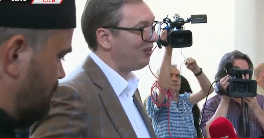 VUČIĆ NAKON DEŽEVE POSETIO BUČE Mislio sam, Rasime, da znam svako selo između Sjenice i Pazara! Sramota me je...