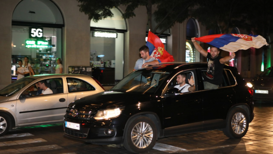 VREME SLAVLJA! Beograđani izašli na ulice! (FOTO)