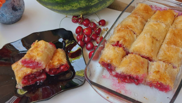 LETNJI HIT RECEPT BAKE JELE: Pita sa višnjama, sočna,vrhunski osvežavajuža, svi je vole (VIDEO)