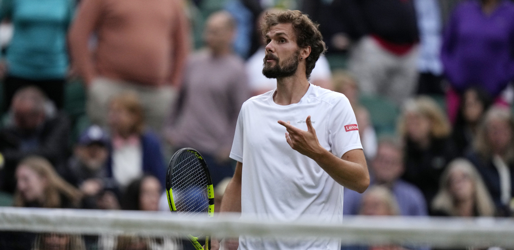 NAJSRAMOTNIJI NAPAD NA ĐOKOVIĆA! NEMAC OSUO PALJBU: Novak pravi skandale, Federer je najbolji ikada!