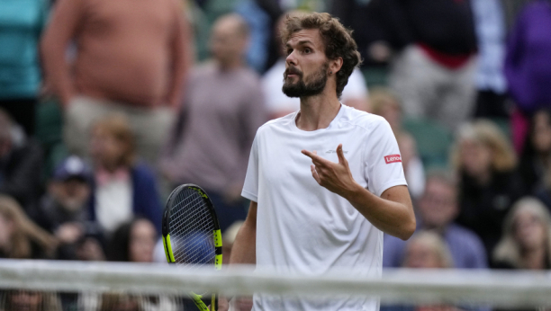 NAJSRAMOTNIJI NAPAD NA ĐOKOVIĆA! NEMAC OSUO PALJBU: Novak pravi skandale, Federer je najbolji ikada!