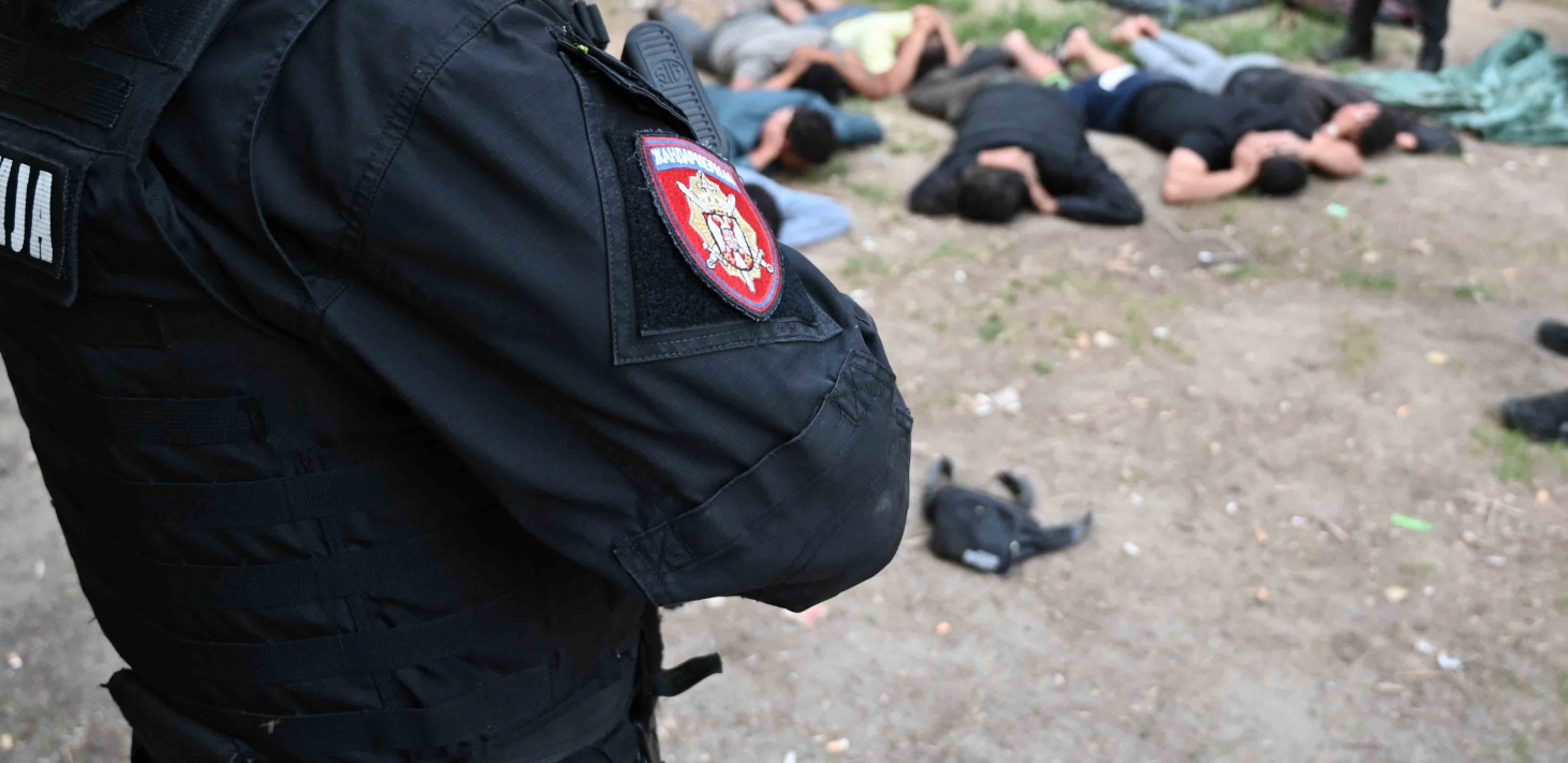 UHAPŠENI ALBANCI NA ADMINISTRATIVNOJ LINIJI Policija uhvatila u činjenju krivičnog dela, čeka ih DO TRI GODINE ZATVORA