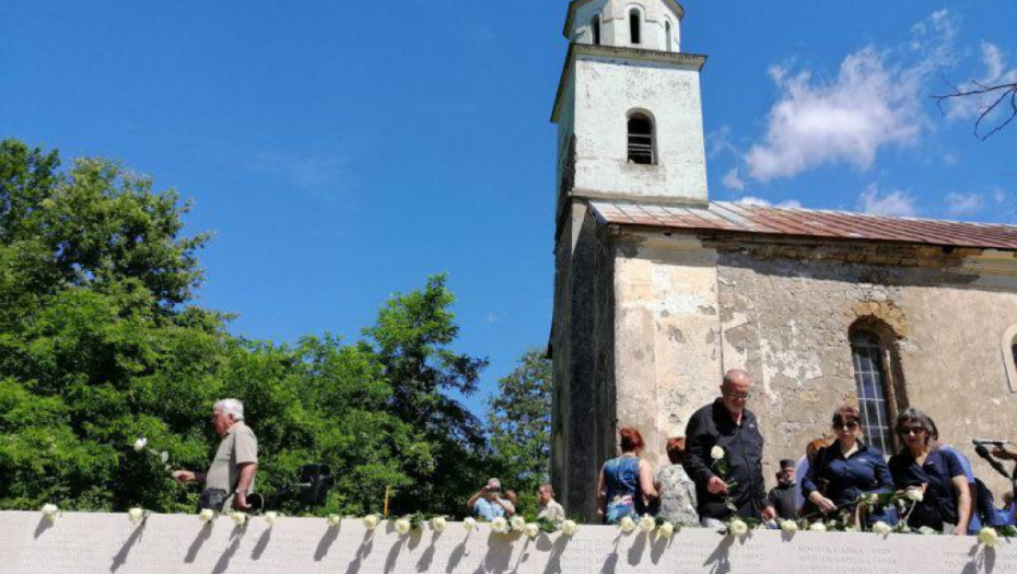 SPOMENIK ŽRTVAMA USTAŠKOG ZLOČINA Postavljeno spomen obeležje stradalima u Donjoj Suvaji u Lici