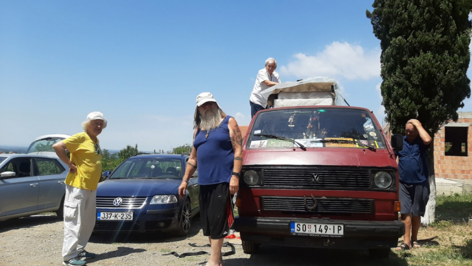 Pakovanje dušeka za novu likovnu koloniju