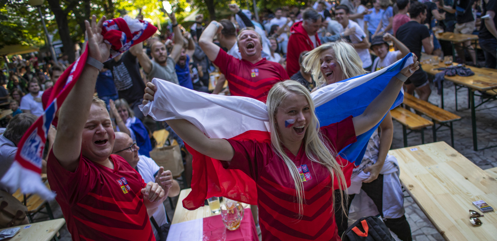 NAVIJAČI U TRANSU Britanska Vlada popustila, očekuje se "ludnica"