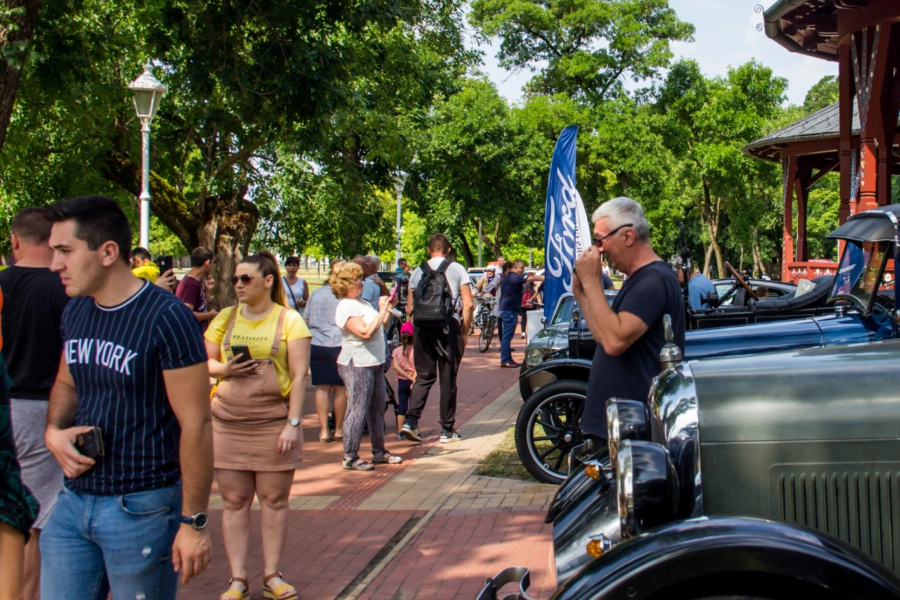 NA SUSRETU OLDTAJMERA  Bakić čestitao jubilej udruženju “Old timer“