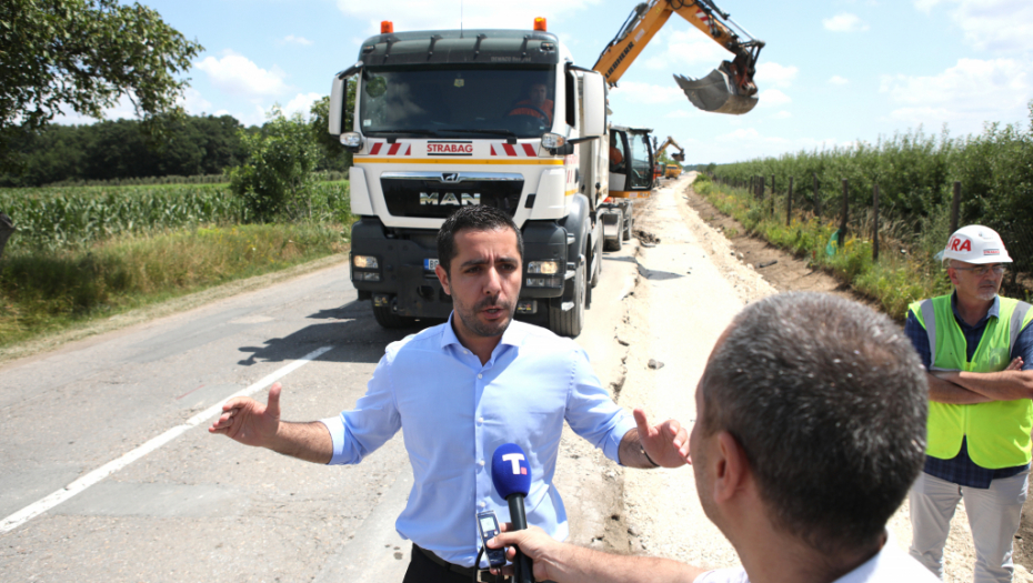 ALO OTKRIVA Pratili smo ministra Tomu Momirovića, a onda ušli u njegov kabinet u Vladi Srbije! Pogledajte šta smo tamo zatekli (FOTO)